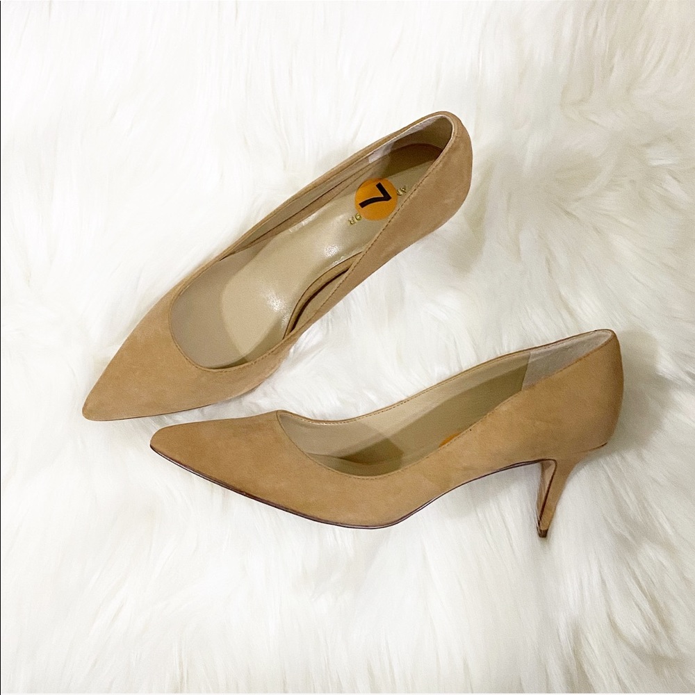 Ann Taylor || Reese Suede Pump